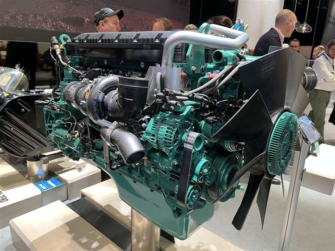 Volvo Penta dual-fuel hydrogen engine